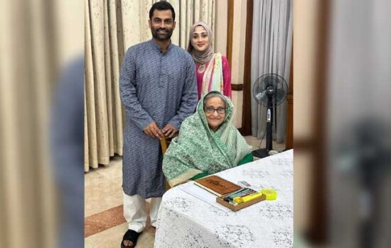 গণভবনে প্রধানমন্ত্রীর সঙ্গে তামিম-আয়েশা
