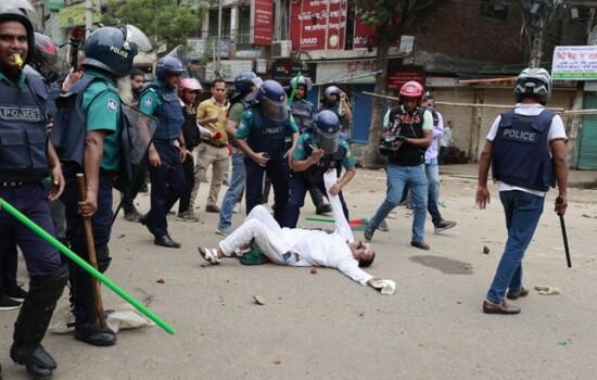 আটকের আগে গয়েশ্বরকে যেভাবে পেটায় পুলিশ!