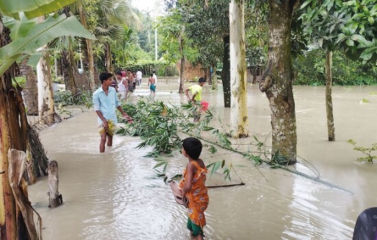 কুড়িগ্রামে বন্যা : পানিবন্দী ১৫ হাজার পরিবার