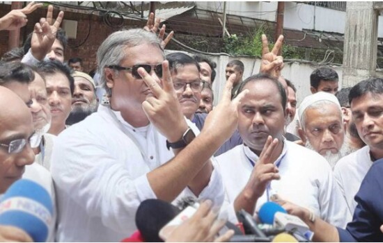 ‘বিজয় সুনিশ্চিত’, ভোট দিয়ে বললেন মোহাম্মদ এ আরাফাত