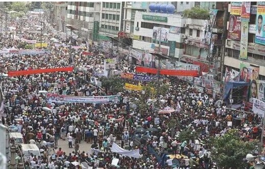 নয়াপল্টনের দিকে মিছিলের স্রোত, যান চলাচল বন্ধ