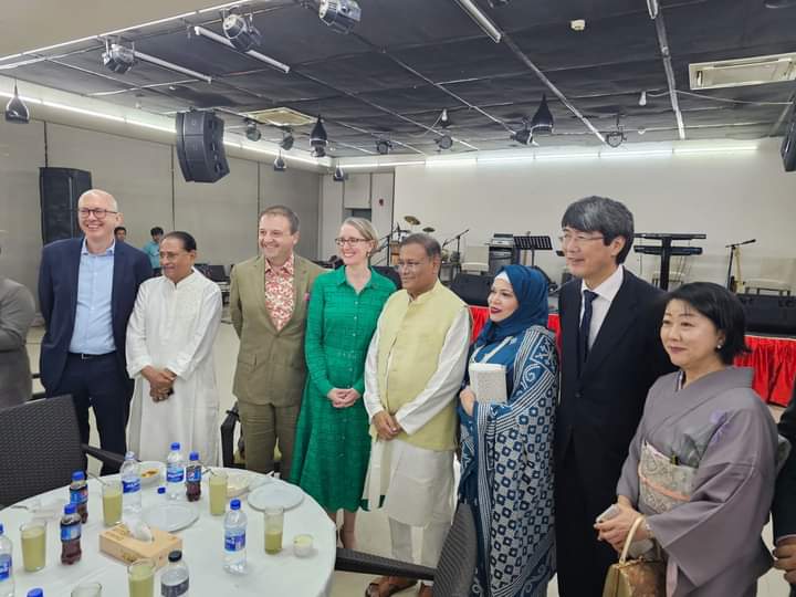 রাজনীতিক, কূটনীতিকদের সম্মানে তথ্যমন্ত্রীর সাংস্কৃতিক সন্ধ্যা