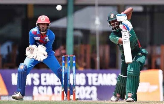 জয়ের সেঞ্চুরিতে রান পাহাড়ে বাংলাদেশ