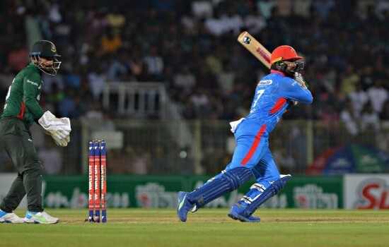 শুরুর ধাক্কা সামলে আফগানদের লড়াকু সংগ্রহ