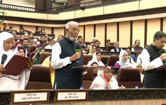 তিন সিটির মেয়রকে শপথ পাঠ করালেন প্রধানমন্ত্রী