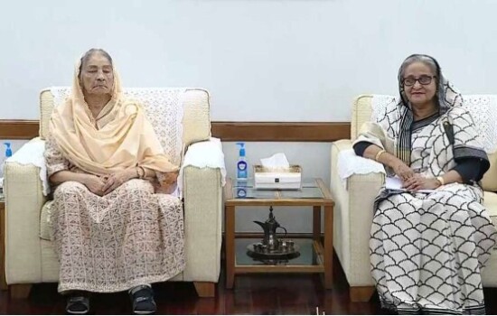 গণভবনে প্রধানমন্ত্রীর সঙ্গে সাক্ষাৎ করেছেন রওশন এরশাদ