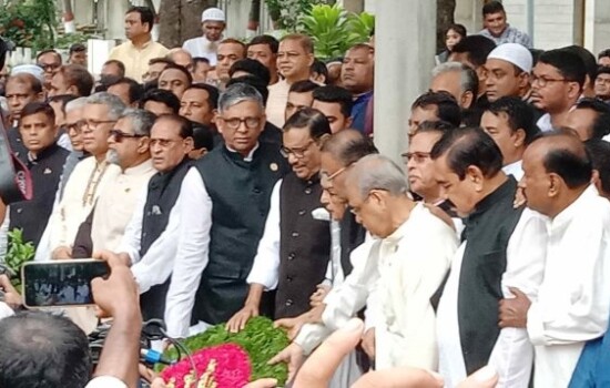 শেখ কামালের সমাধিতে আ.লীগের শ্রদ্ধাঞ্জলি