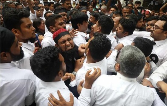 তারেক-জুবাইদার মামলার রায় : আদালতে আওয়ামী লীগ ও বিএনপিপন্থি আইনজীবীদের হট্টগোল