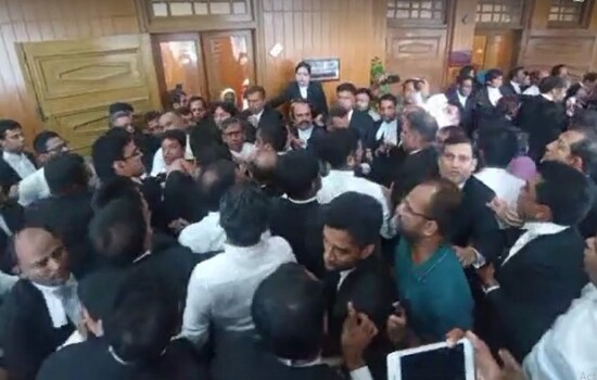 সুপ্রিম কোর্ট বার কার্যালয়ে ভাঙচুরের ঘটনায় মামলা