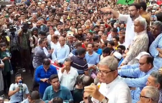 মানে মানে কেটে পরুন, পদত্যাগ করুন- সরকারকে ফখরুল