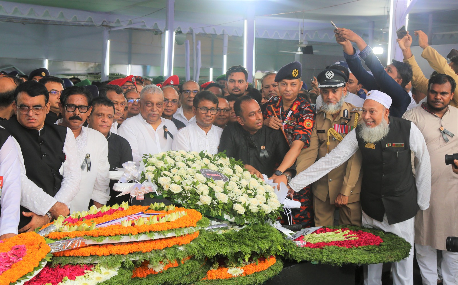 গভীর শ্রদ্ধায় জাতীয় শোক দিবস পালন : জাতির পিতার আদর্শ চর্চার তাগিদ ফায়ার সার্ভিসের ডিজির