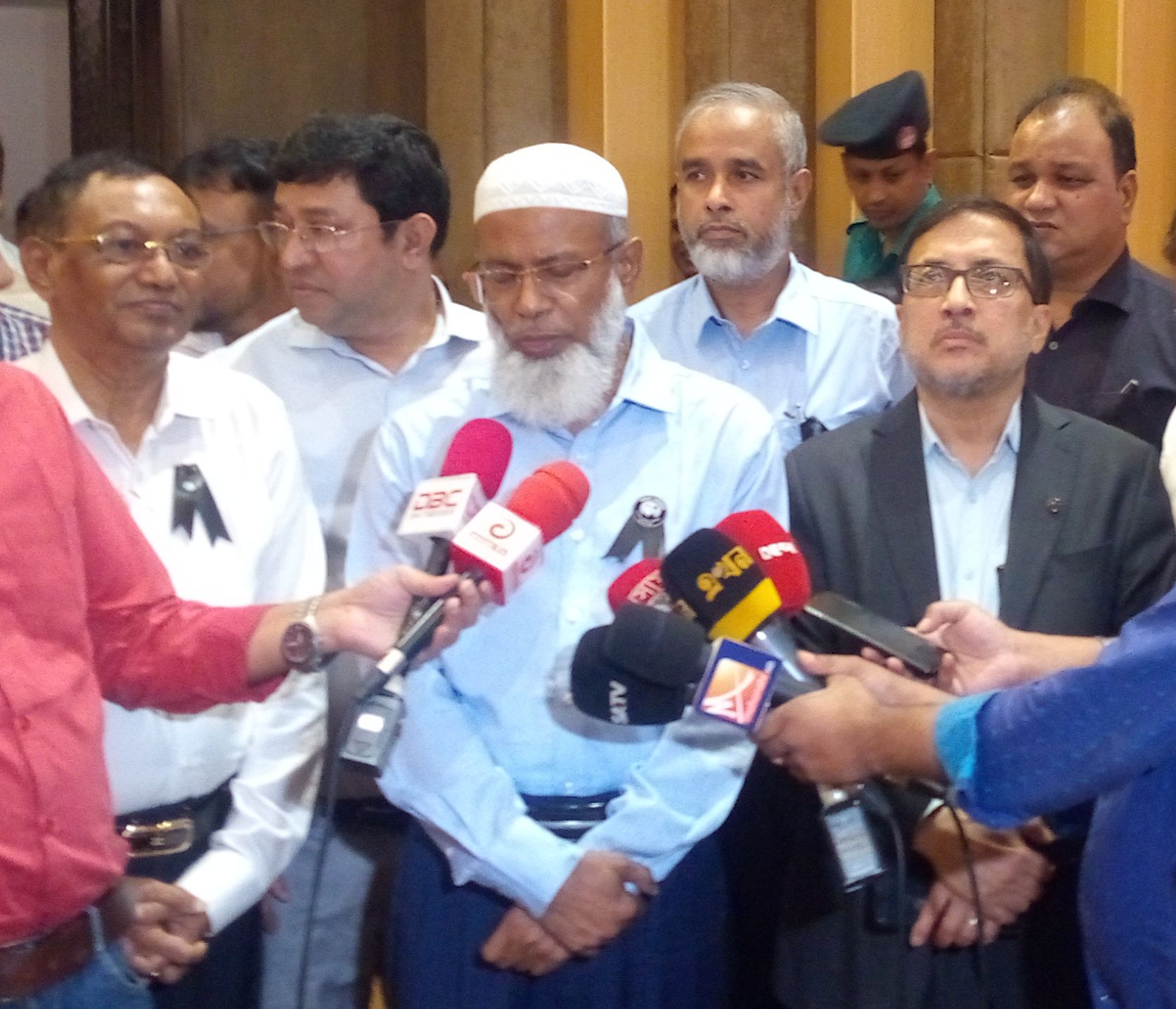 ডেঙ্গুতে স্যালাইন সংকট, হাসপাতালগুলোকে অর্থ দিচ্ছে স্বাস্থ্য অধিদফতর