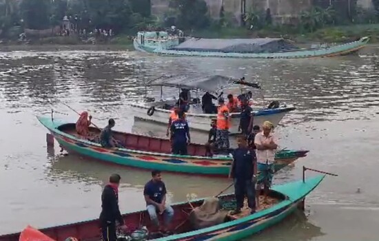 উদ্ধার অভিযানে নৌবাহিনীর ডুবুরি দল, এখনও নিখোঁজ ৫