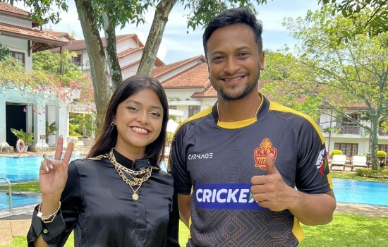 সাকিবকে কাছে পেয়ে আপ্লুত ‘মানিকে মাগে হিতে’র গায়িকা