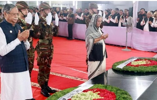 বঙ্গবন্ধুর প্রতিকৃতিতে প্রেসিডেন্ট-প্রধানমন্ত্রীর শ্রদ্ধা