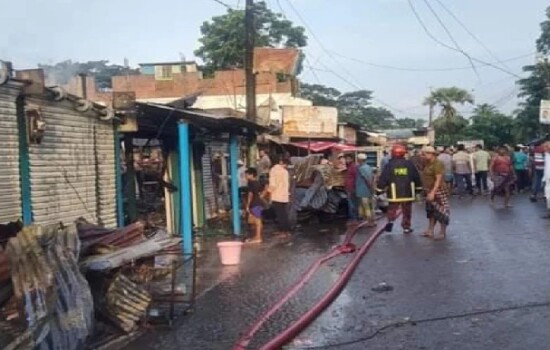 দাশেরহাট বাজারে আগুন, পুড়েছে ১০ দোকান