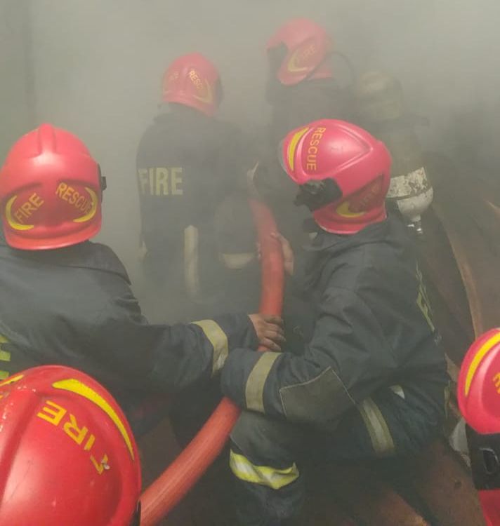 ঢাকা কলেজে সমাজকল্যাণ ভবনের ২য় তলায় আগুন।