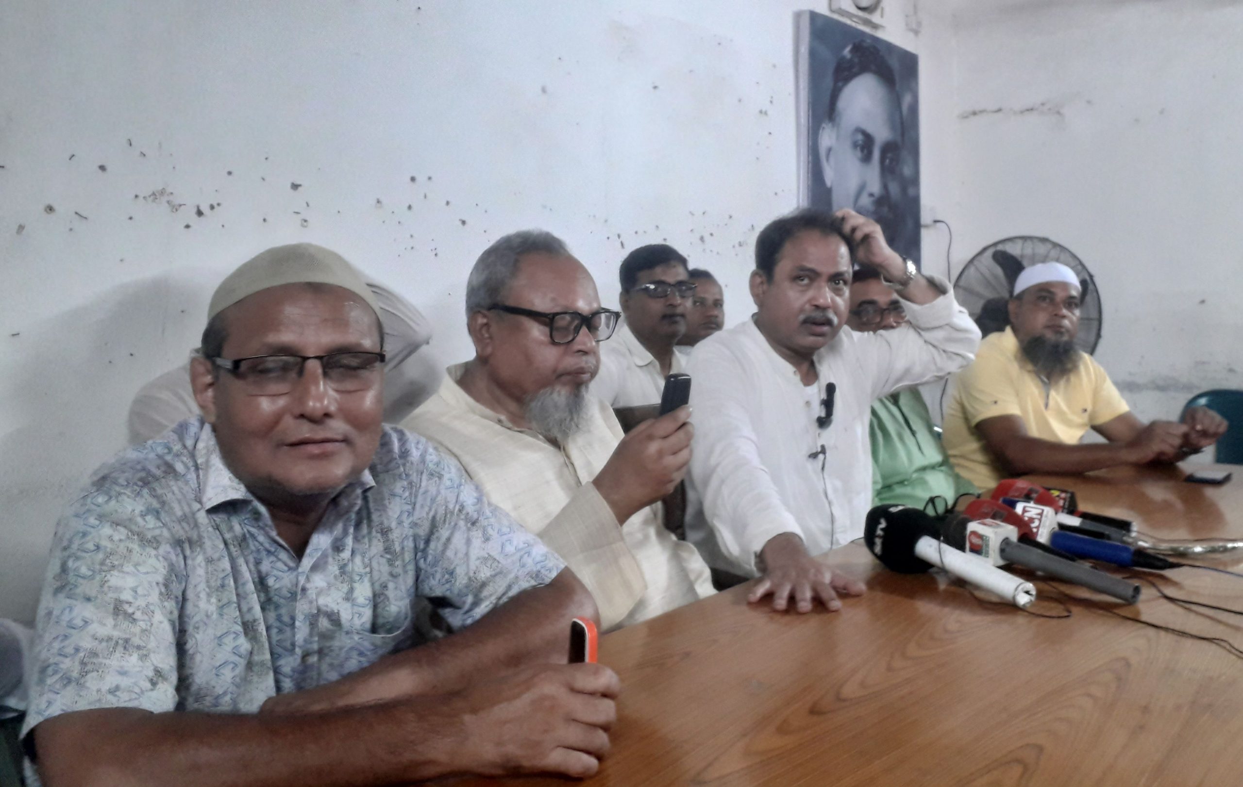 ঠাকুরগাঁও এ জেলা বিএনপির অফিসে ঢুকে ছাত্রদল সভাপতিসহ নেতাকর্মীদেরকে পুলিশের বেদম প্রহারের অভিযোগ