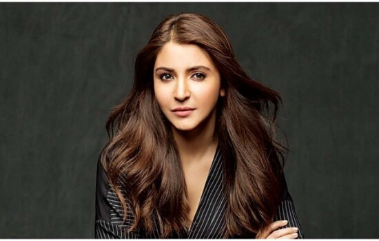 ভারত-পাকিস্তান ম্যাচ দেখতে স্টেডিয়াম গেলেন অন্তঃসত্ত্বা আনুশকা