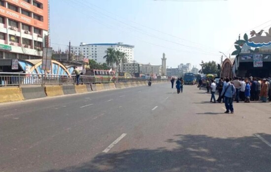 ‘নিউজে দেখলাম যানচলাচল স্বাভাবিক, রাস্তায় এসে দেখি আশায় গুড়ে বালি’