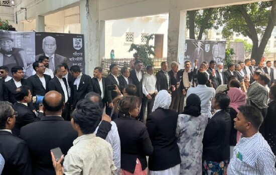 মির্জা ফখরুলকে গ্রেপ্তারের প্রতিবাদে সুপ্রিম কোর্টে মিছিল-সমাবেশ