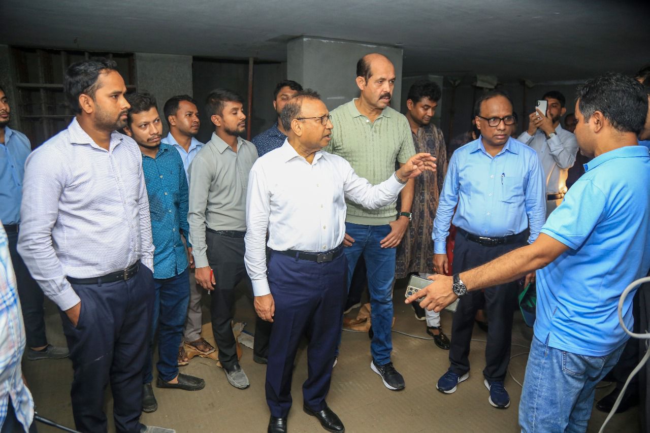 ডেঙ্গু প্রতিরোধে ও সচেতনতা স্থানীয় সরকার মন্ত্রীর পরিদর্শন