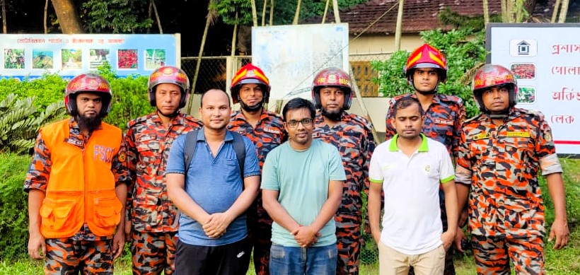 পাহাড়ে পথ হারিয়ে ফেলা তিন পর্যটককে উদ্ধার করেছে ফায়ার সার্ভিস