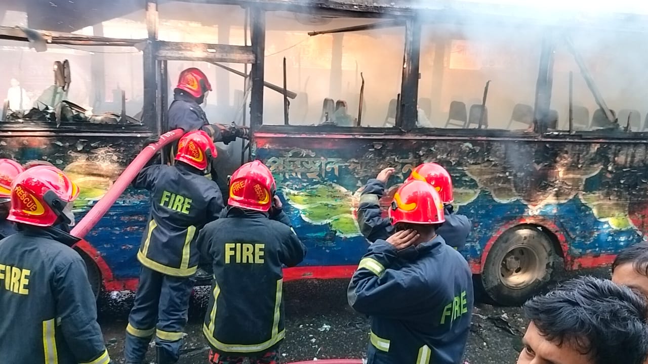 সকাল থেকে ৩টি আগুনে কাজ করেছে ফায়ার সার্ভিস
