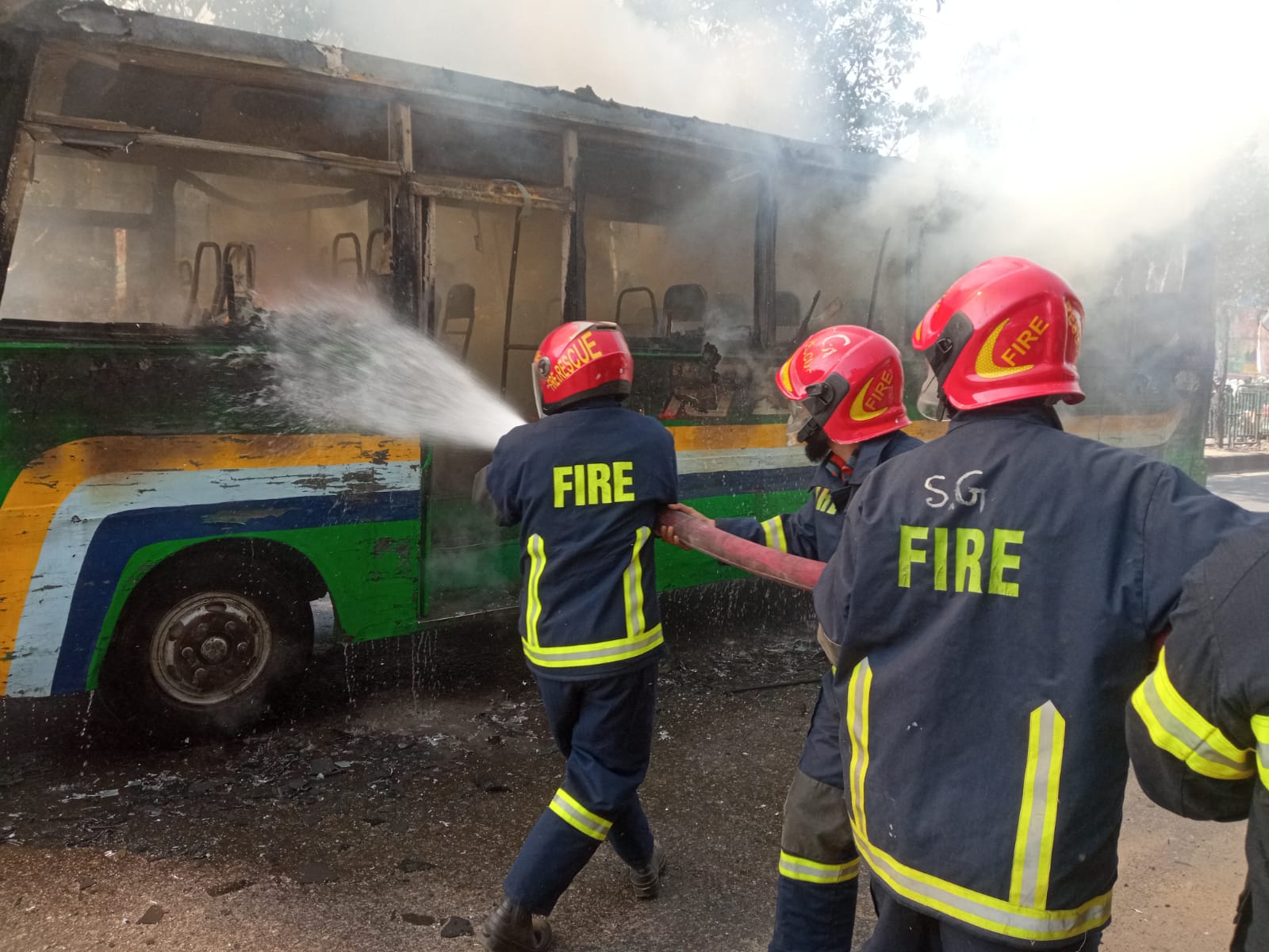 সকাল থেকে ৩টি আগুনে কাজ করেছে ফায়ার সার্ভিস।