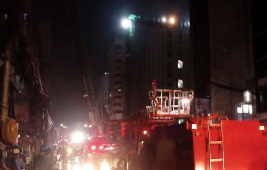 সাড়ে ৫ ঘণ্টা পর খাজা টাওয়ারের আগুন নিয়ন্ত্রণে