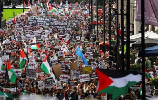 ফিলিস্তিনের সমর্থনে যুক্তরাজ্যে লাখো মানুষের বিক্ষোভ