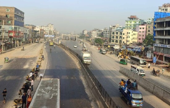 অবরোধে ঢাকা থেকে ছাড়ছে না দূরপাল্লার বাস