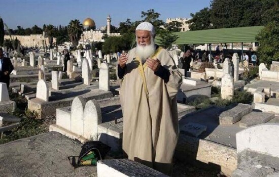 কবরের প্রথম প্রহরে মানুষের কাছে যা জানতে চাওয়া হবে?