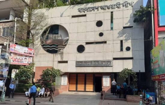 আওয়ামী লীগ নেতাদের ঘুম না ভাঙলেও সতর্ক পাহারায় পুলিশ