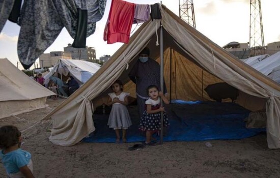 দুই রুটিতেই দিন পার গাজাবাসীর