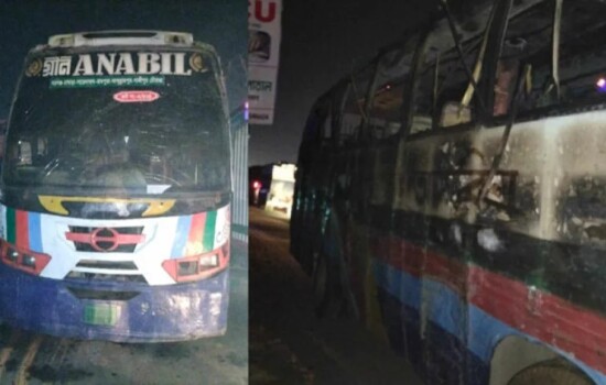 নারায়ণগঞ্জের সাইনবোর্ডে অনাবিল পরিবহনে আগুন