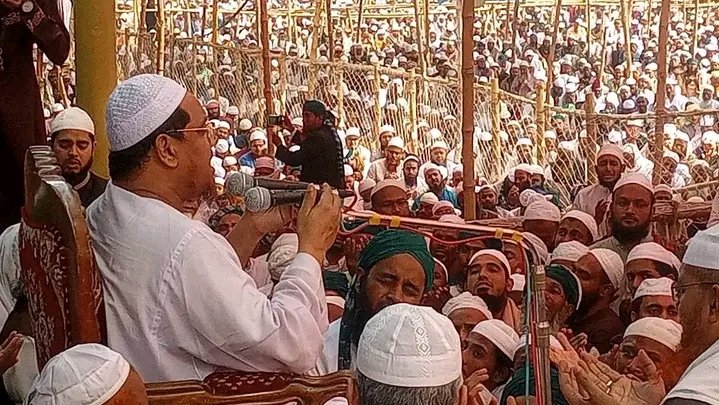 অশ্রুসিক্ত মোনাজাতের মাধ্যমে সমাপ্তি হলো ঐতিহাসিক চরমোনাই অগ্রহায়ণের বার্ষিক মাহফিল