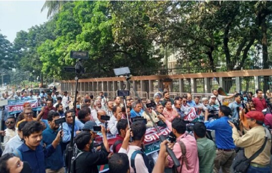 গ্রেপ্তার-নির্যাতন বন্ধ করে অবিলম্বে পদত্যাগ করুন