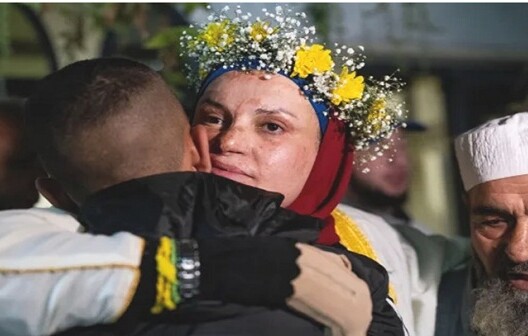 দ্বিতীয় দফায় ১৭ ইসরাইলি জিম্মিকে ছাড়ল হামাস, ৩৯ ফিলিস্তিনি পেলেন মুক্তি