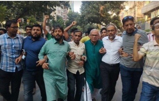 খিলগাঁওয়ে রিজভীর নেতৃত্বে সড়ক অবরোধ করে বিক্ষোভ