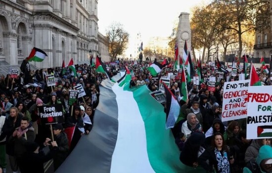 লন্ডনে ফিলিস্তিনের সমর্থনে ৩ লাখ মানুষের বিক্ষোভ