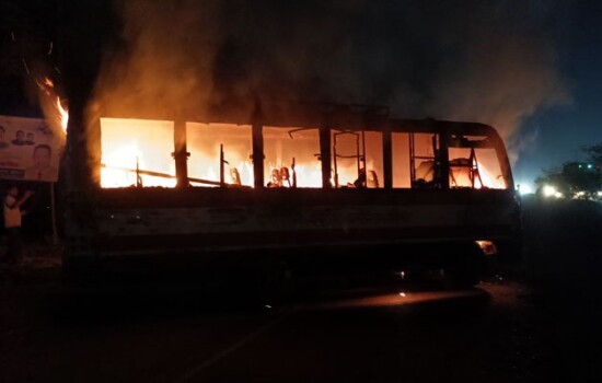 তৃতীয় দফার অবরোধ : ২৭ ঘণ্টায় ১৩ গাড়িতে আগুন