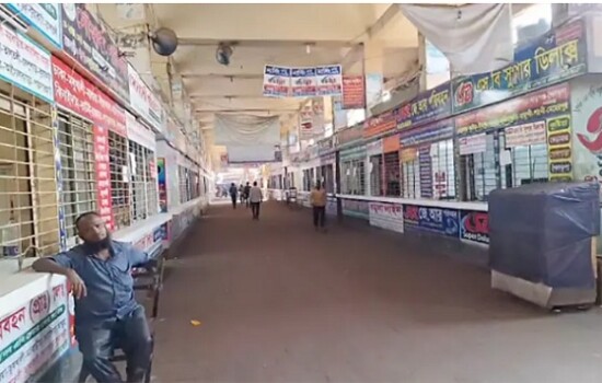 অবরোধের দ্বিতীয় দিনেও চলছে না দূরপাল্লার বাস