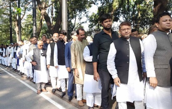 শেখ হাসিনার সাক্ষাৎ পেতে গণভবনে প্রবেশ করছেন মনোনয়নপ্রত্যাশীরা