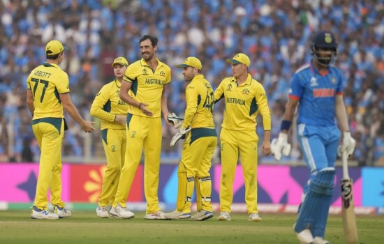 অস্ট্রেলিয়াকে ২৪১ রানের লক্ষ্য দিলো ভারত