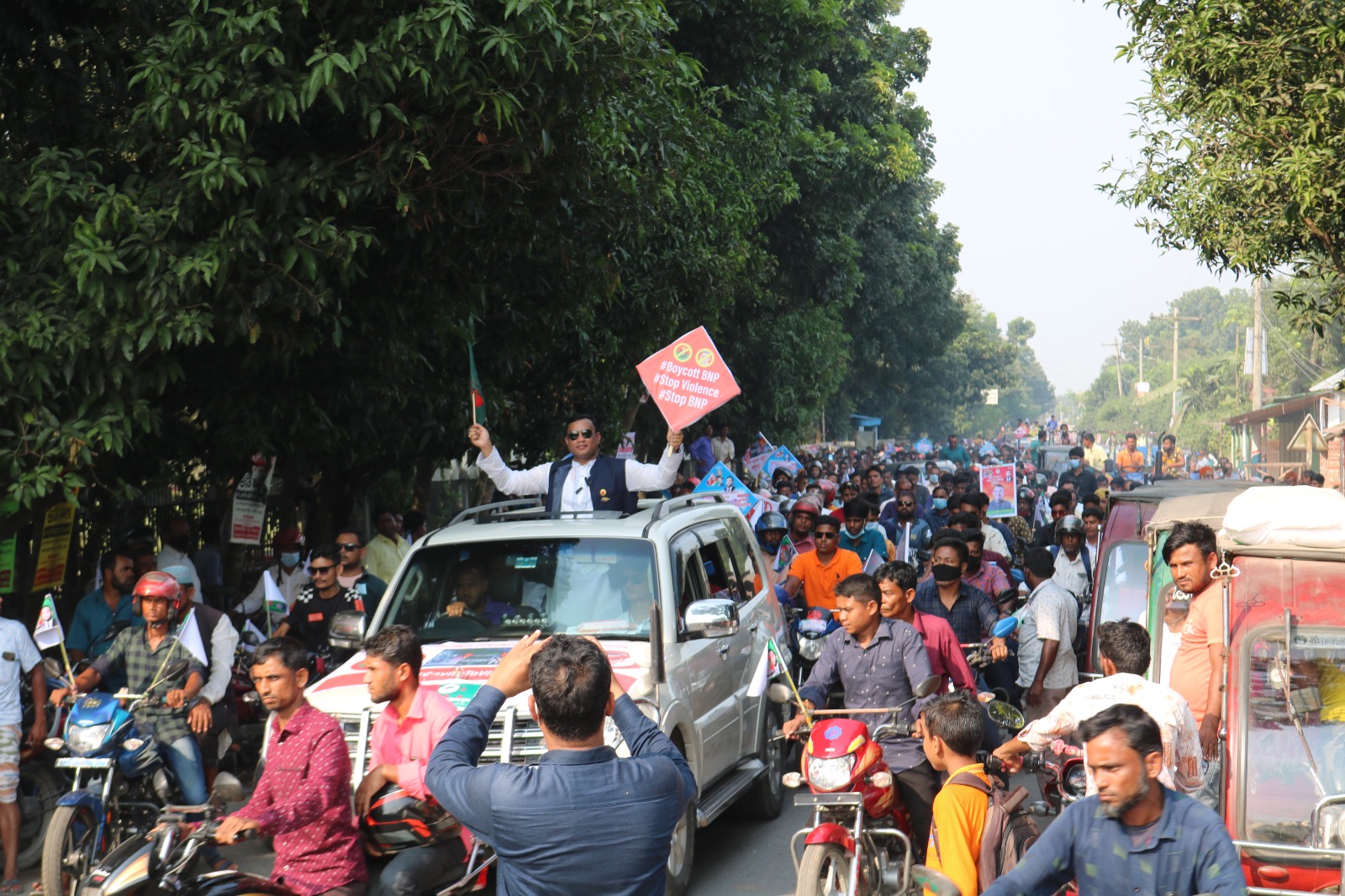 ঠাকুরগাঁওয়ে ১০ হাজার মটর সাইকেলের উন্নয়ন শোভাযাত্রাঃবিএনপি জামাতকে বয়কটের আহবা