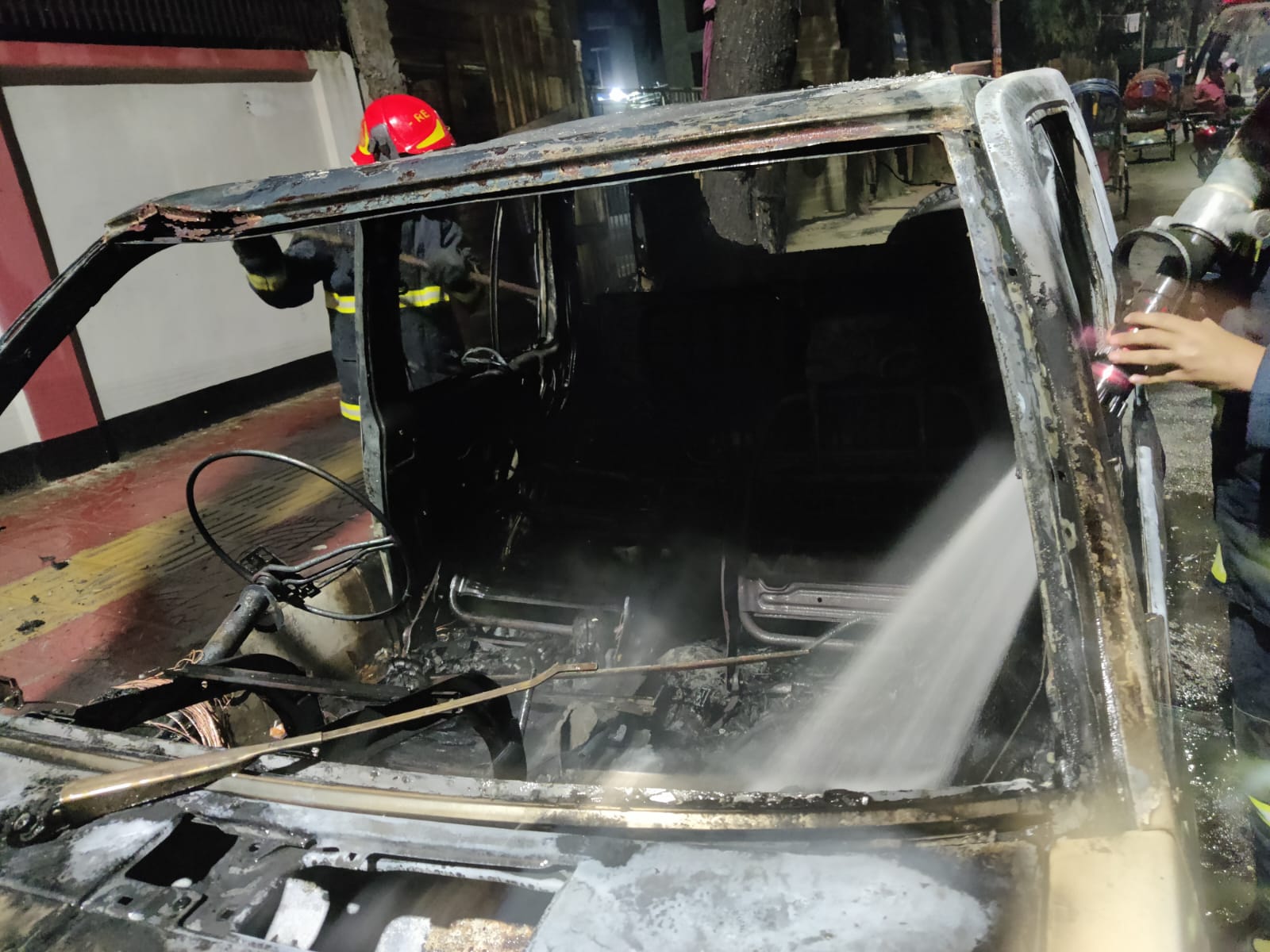 ৪৮ ঘণ্টার অবরোধে ৩১ যানবাহনে আগুন