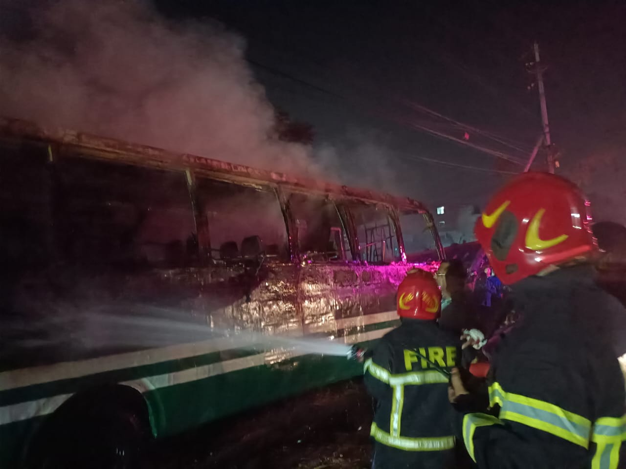 মানারাত ইউনিভার্সিটির দুই বাসে আগুন