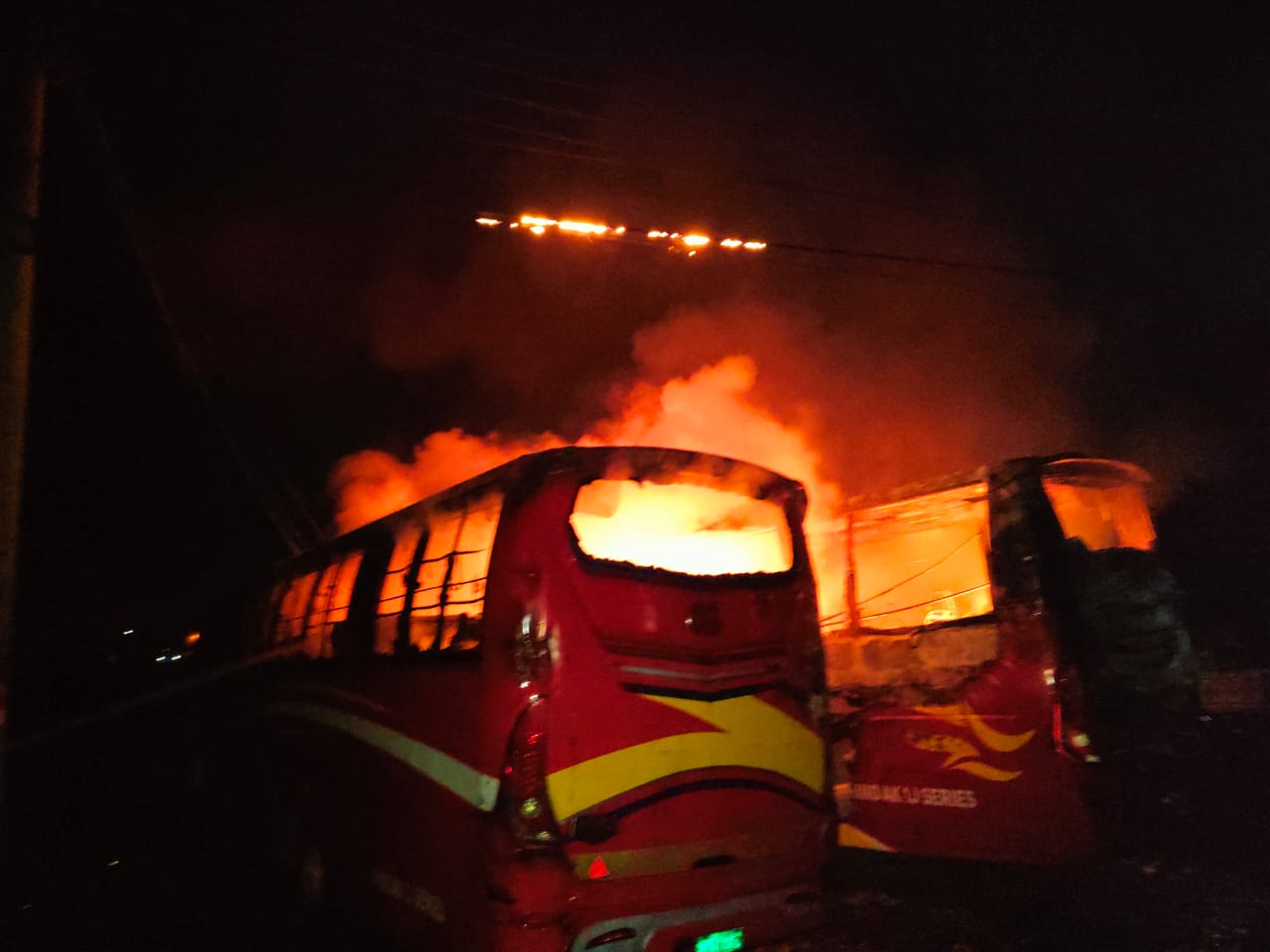 ২০ ঘণ্টায় ১৮ যানবাহনে আগুন : ফায়ার সার্ভিস