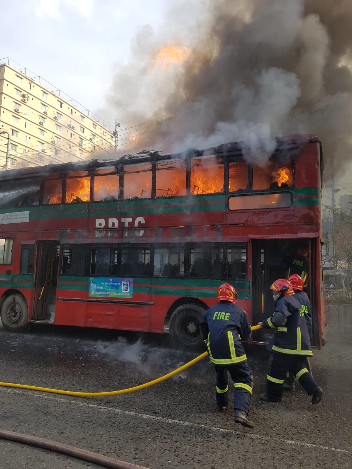 হরতাল-অবরোধ : ২৪ দিনে সারা দেশে ১৮৫ যানবাহনে আগুন